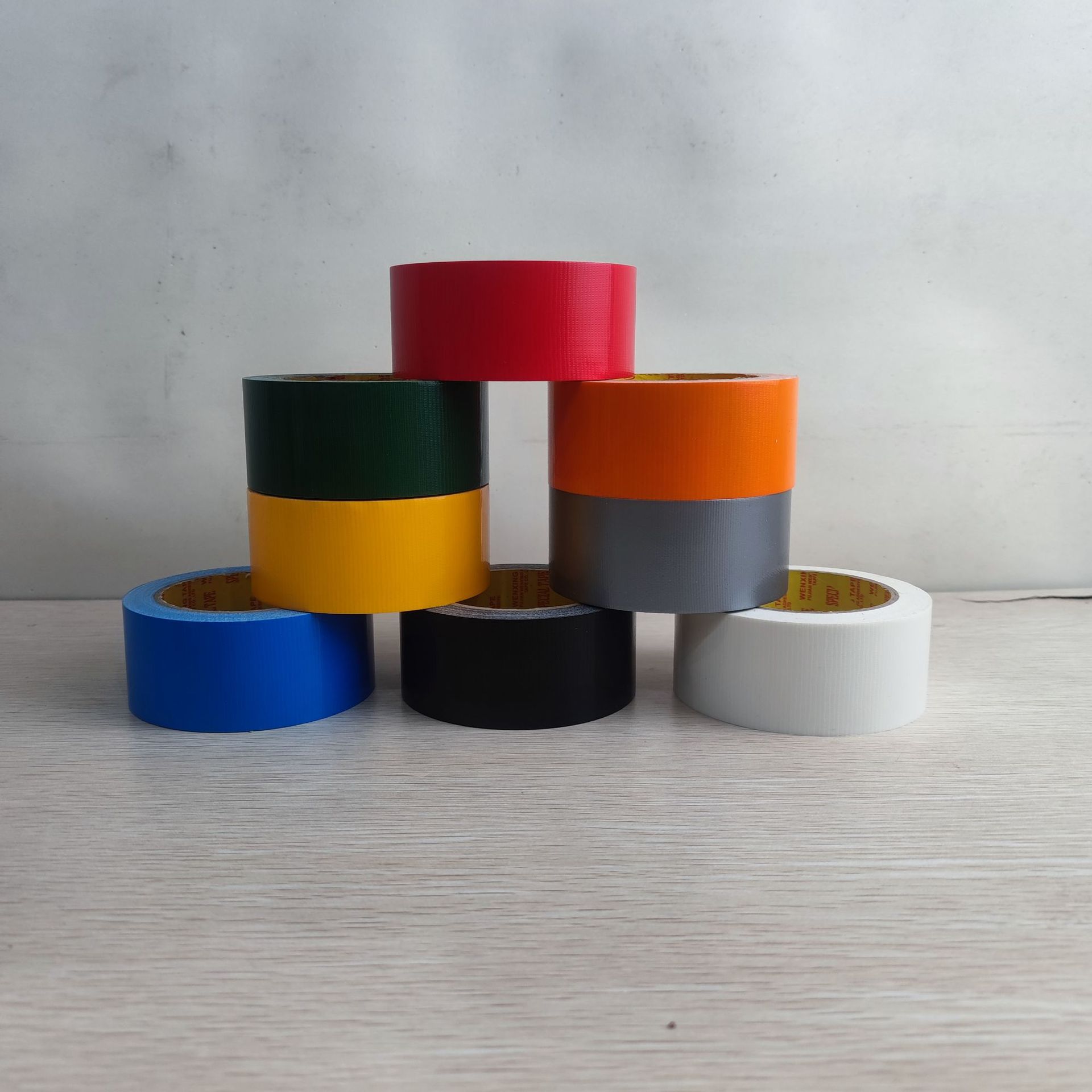 源头厂家彩色布基胶带多色高粘防水封箱婚庆展会地毯固定拼接加厚