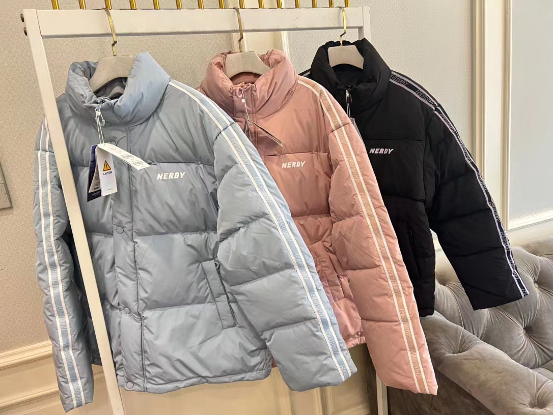 nerdy羽绒服女2021年经典串标时尚宽松ins风短款情侣外套