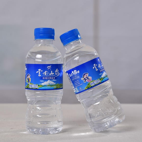 云南山泉饮用天然泉水330ml小瓶 云南特产纯净山泉矿泉水-阿里巴巴