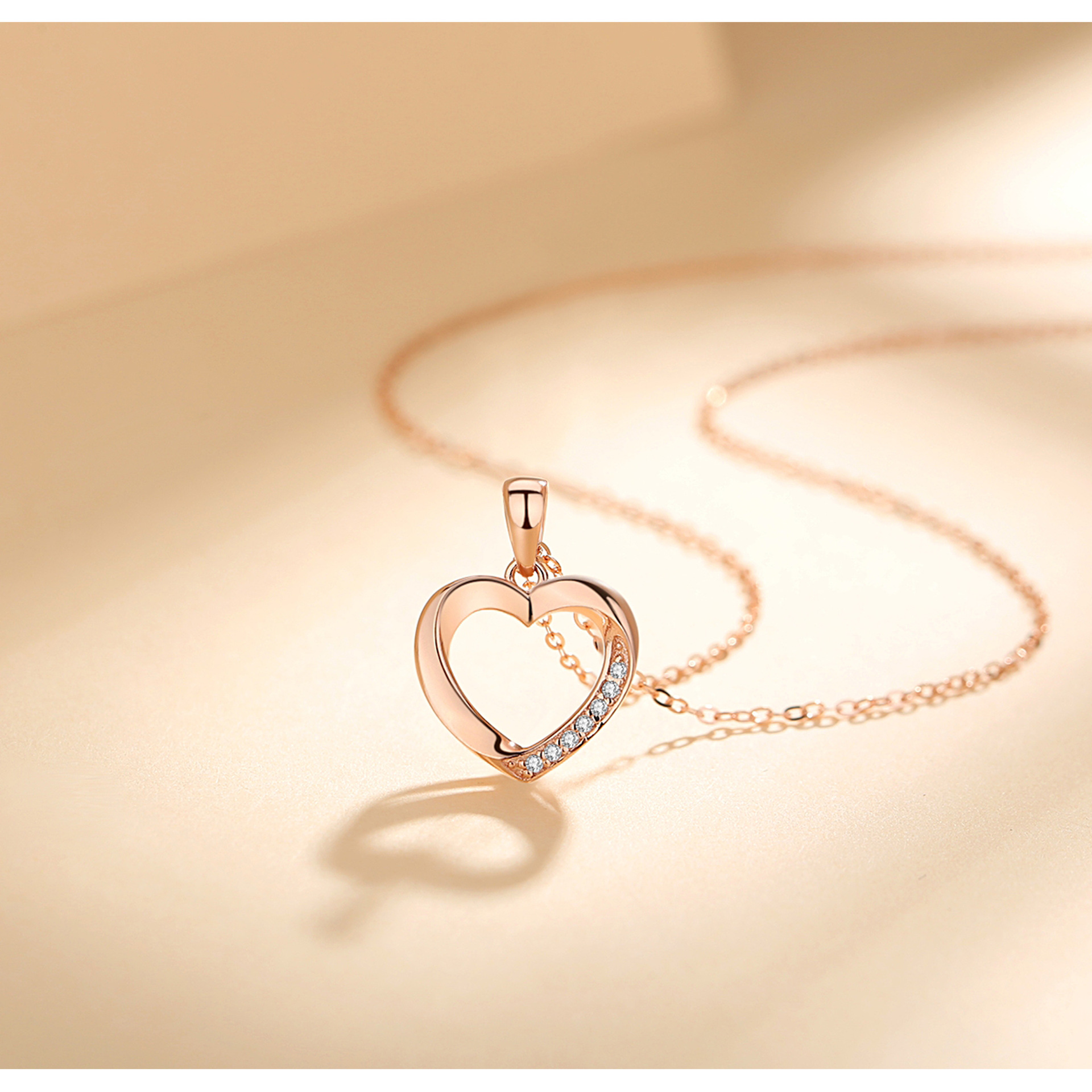 爱心莫比乌斯环吊坠k金钻石ins彩金小众2022新款情人节生日礼物