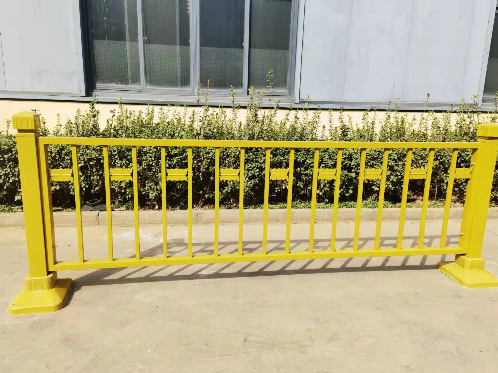 道路中央黄金隔离护栏 人行道交通栅栏 文化景观防撞护栏
