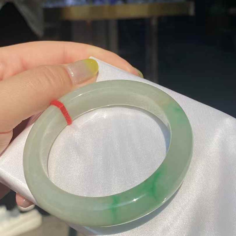 天然翡翠新货玉质细腻无裂缝 飘绿正圈手镯翡翠手镯批发