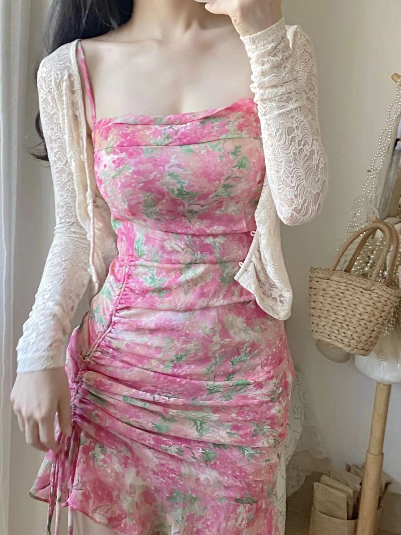 粉色碎花吊带雪纺连衣裙收腰短款气质裙子性感修身短裙