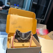 驴家小牛角跨境专供日常搭配迷你牛角包斜跨单肩包，工厂货源直发