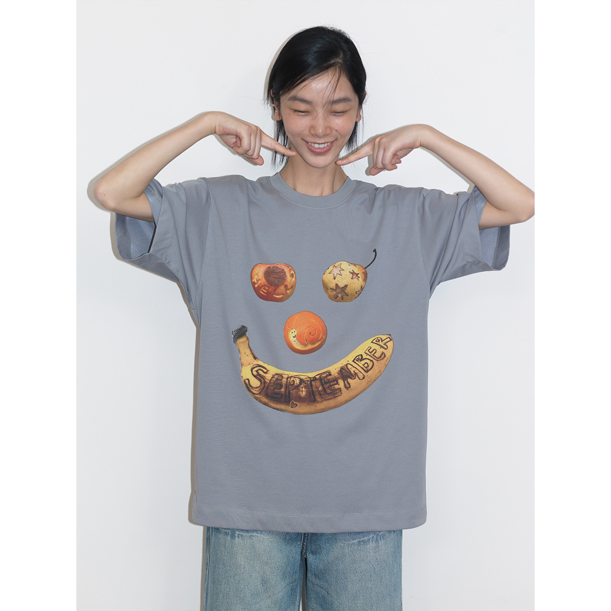 [识时]新品棉质混纺圆领短袖哈喽笑脸水果设计印花t恤上衣女v6622
