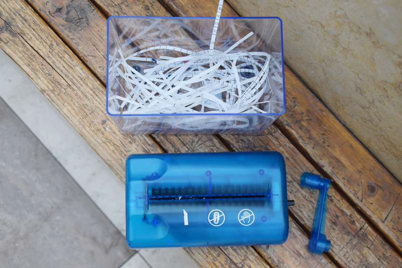 a6手摇碎纸机家用条状碎纸机小型手动碎纸机亚马逊paper shredder