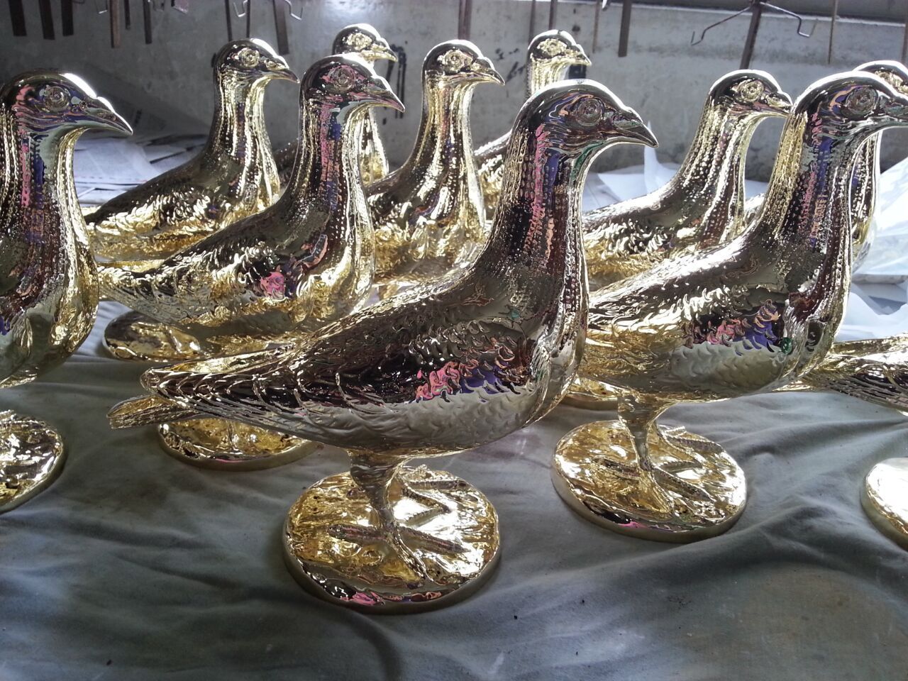 金属工艺品铅锡合金浇铸锌合金压铸铜铸造脱腊金色和平鸽子模型