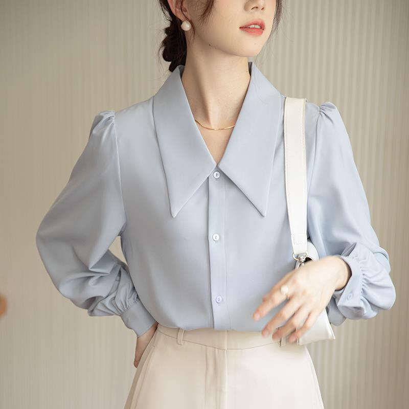2024早春新款雾霾蓝色翻领长袖衬衫女气质通勤法式别致