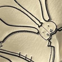 圆领胸前线条兔子刺绣字母图案女士宽松休闲卫衣  0213n15