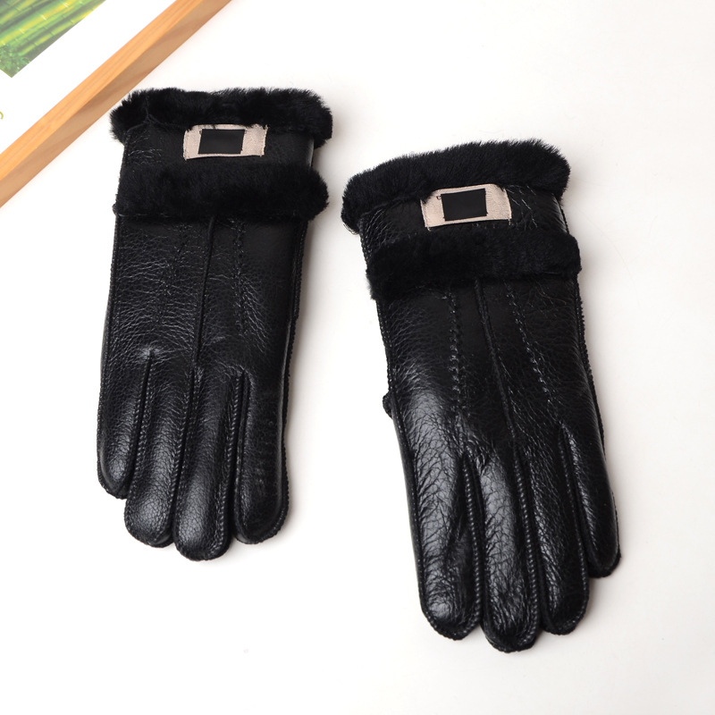 品牌         其他       型号         男士二到毛,女士二道毛米色