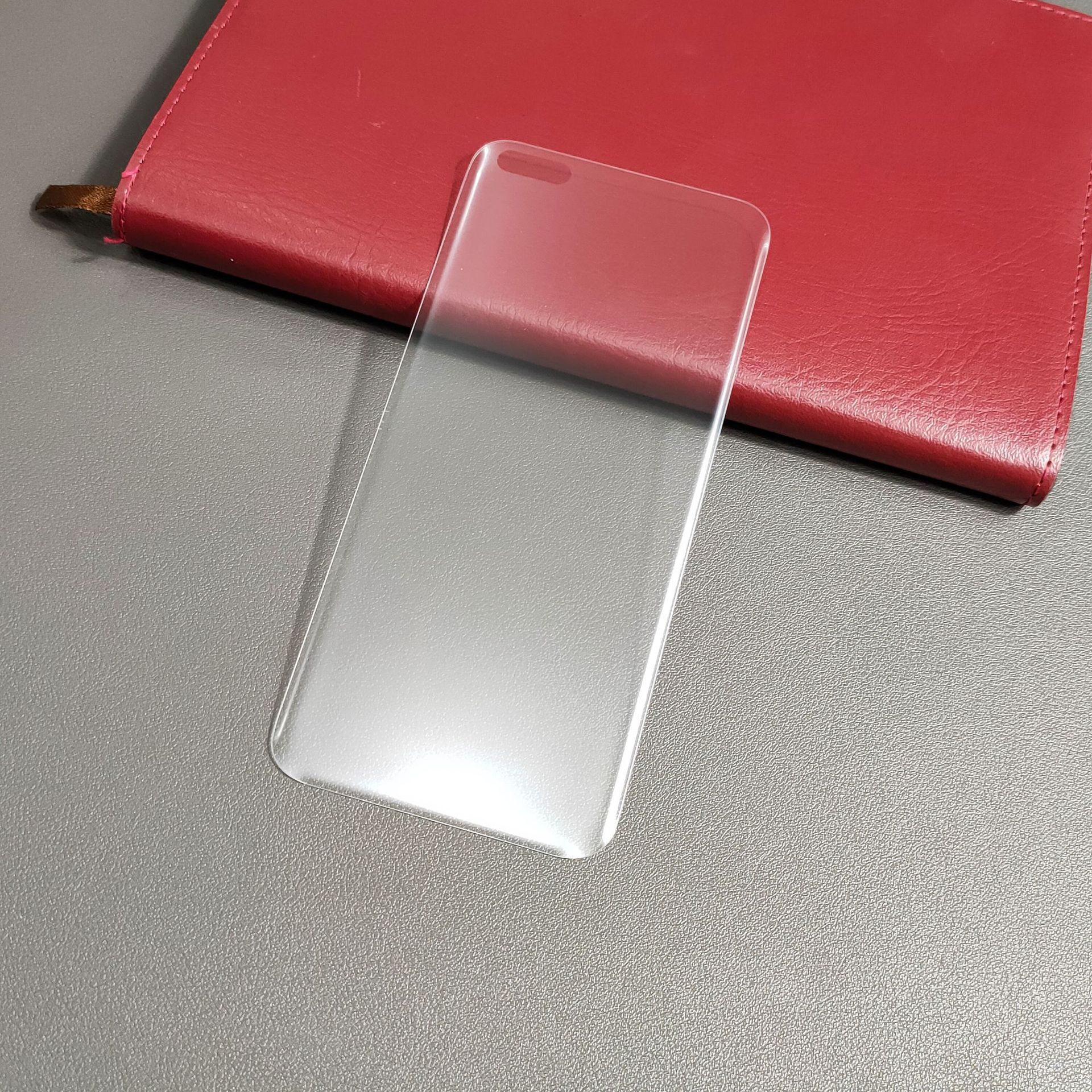 7,全透明uv白片配合uv胶使用贴合手机,有效避免了用户使用丝印系列