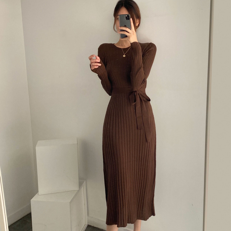 黑色连衣裙女秋季2021收腰长款过膝裙子新款慵懒风圆领长袖打底裙