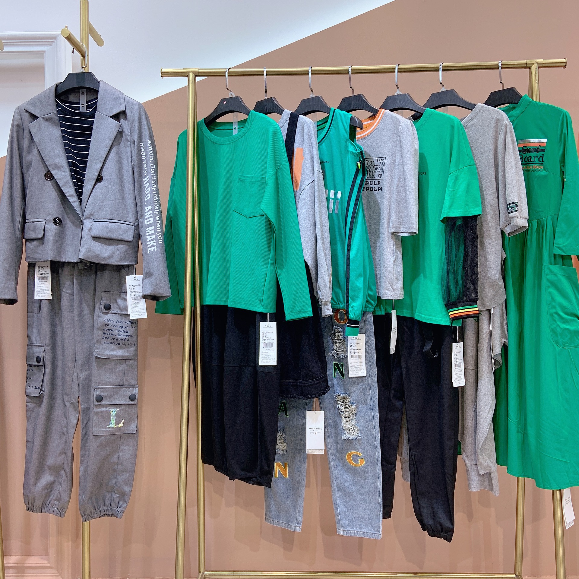 浩洋国际21年商场撤柜休闲连衣裙尾货品牌折扣女装实体店直播货源