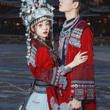 新款少数民族阿卯苗寨情侣装苗族红色旅拍云南民族服装大气贵州