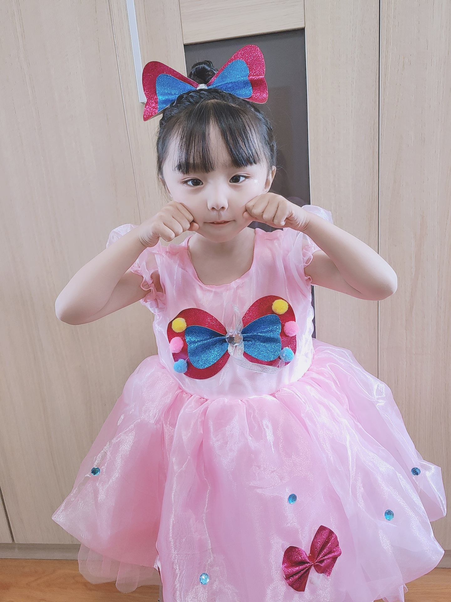 六一儿童演出服粉色蓬蓬纱裙舞蹈服幼儿园男女可爱娃合唱表演服装