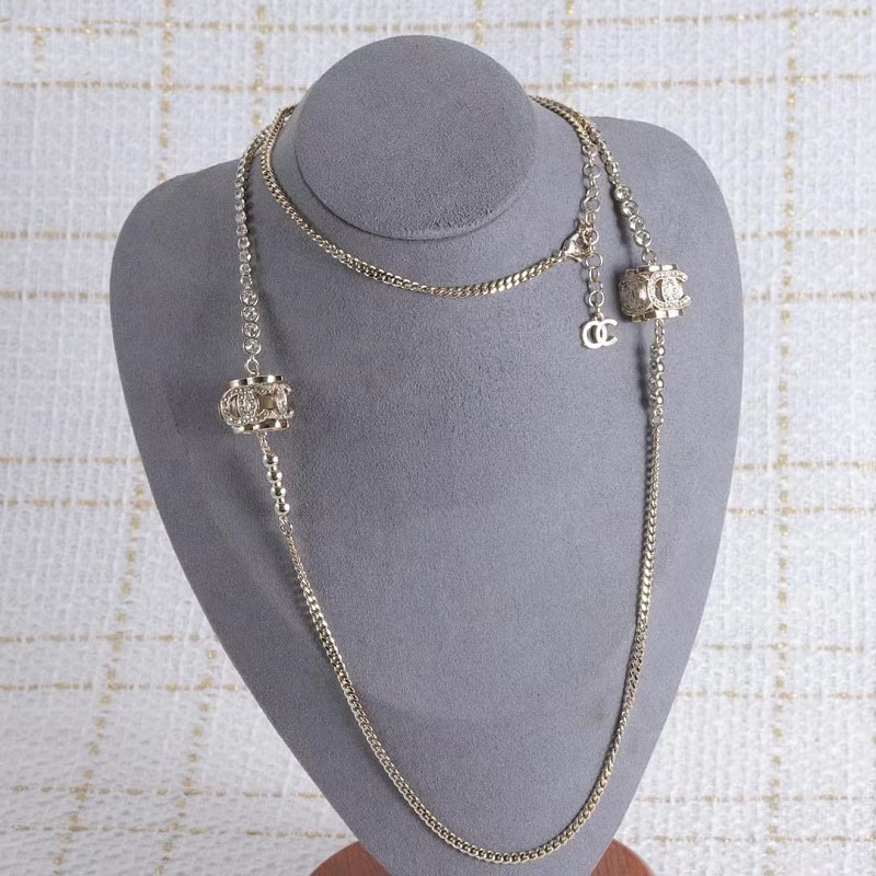小香风扭片链条双c水钻项链2024年新款香家欧美时尚黄铜毛衣链女