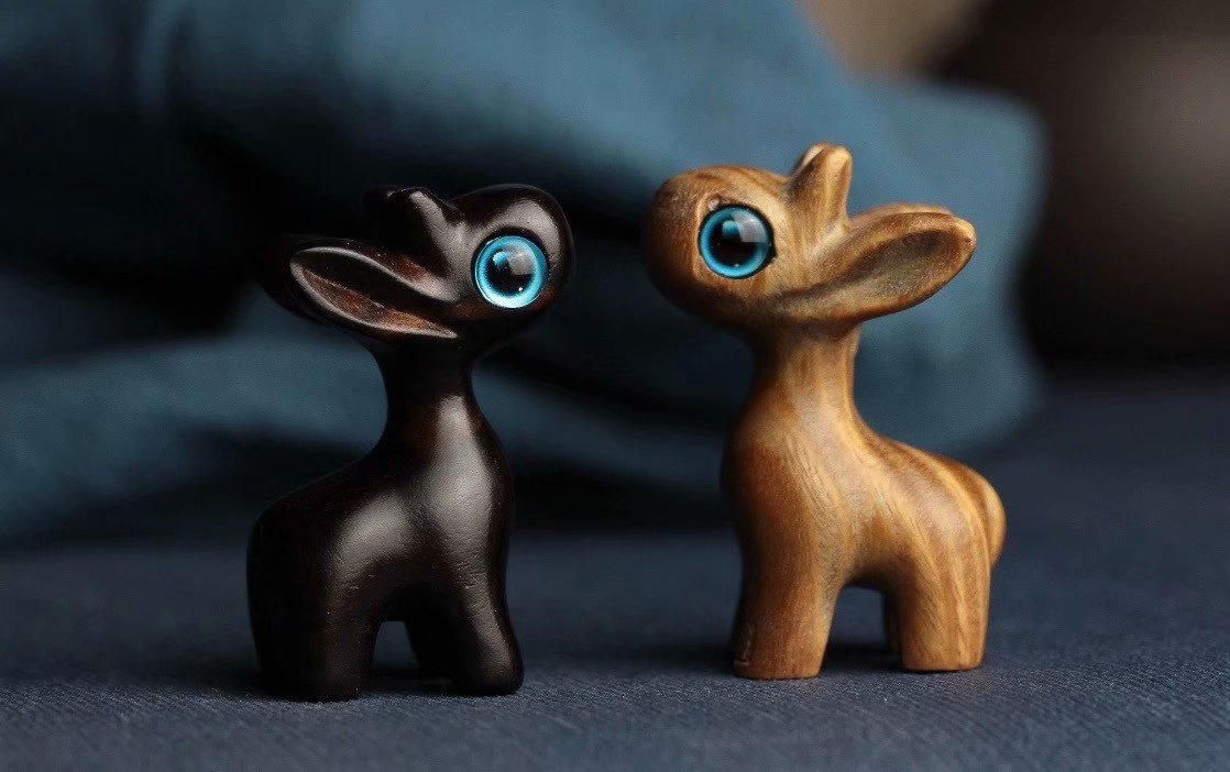 网红黑檀木紫光檀小鹿摆件绿檀食梦鹿手把玩件一鹿有你抖音直播