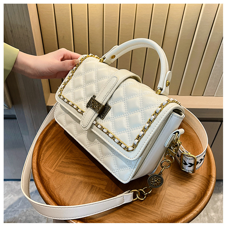 Spring Bag Women's 2023 New Popular Messenger Bag This Year Niche Advanced Texture Handbag Shoulder Bag