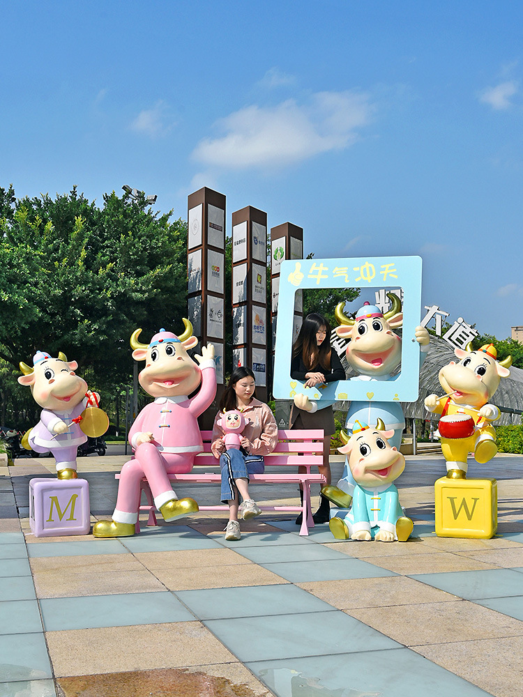 玻璃钢卡通牛雕塑景点商广场门店吸引人网红美陈户外大型落地摆件