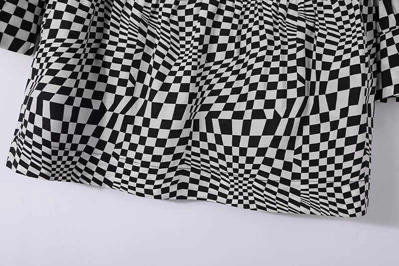 现货22夏季新款设计感法式娃娃领棋盘格不规则短袖衬衫女3e2d377