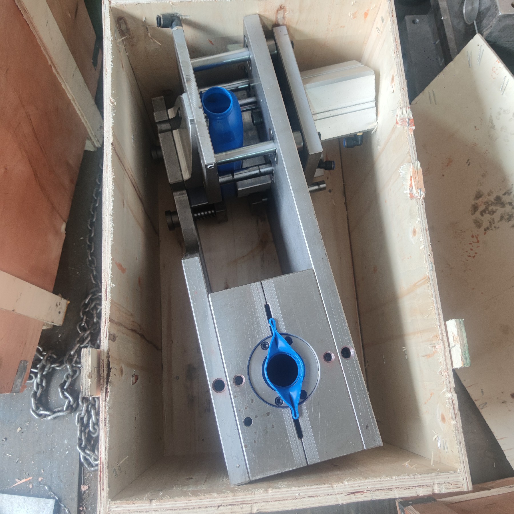 汽车中空吹塑模具