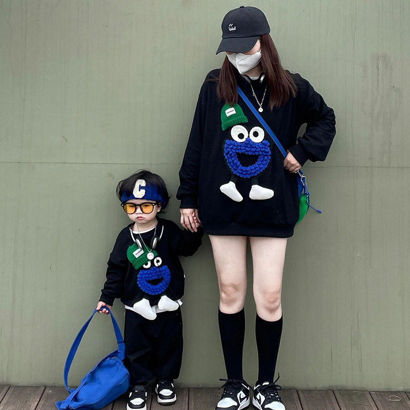 现货2024新款黑色亲子装秋冬季圆领卫衣一家三口四口装百搭全家装