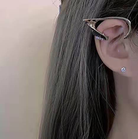 尖耳朵精灵耳饰无耳洞耳夹女高级感小众网红2021年新款精灵耳神器