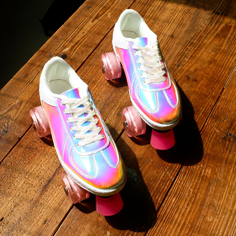 新品双排轮滑鞋成人女光面亮片低帮四轮旱冰鞋变色鞋子炫彩溜冰鞋