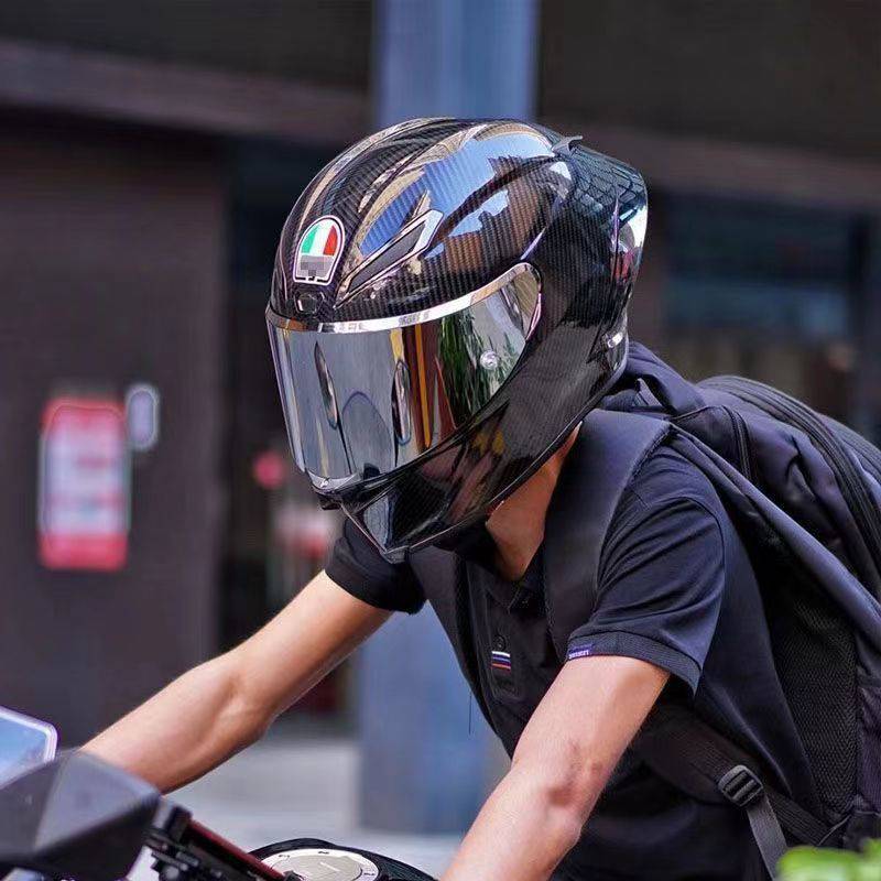 国产摩托车头盔机车新款雪屋黑金涂鸦四季全盔安全帽预留耳机孔