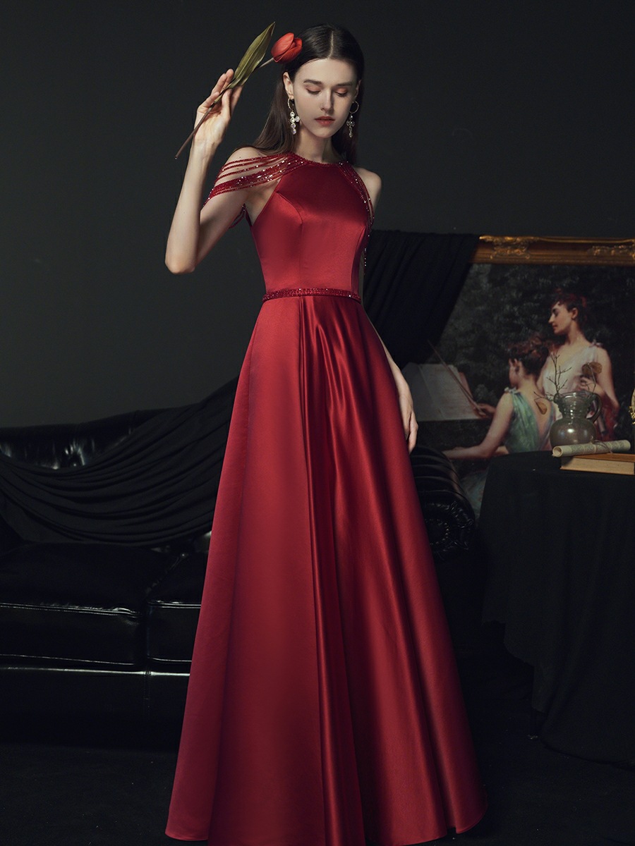 一字肩敬酒服2021新款新娘结婚订婚气质缎面晚礼服重工主持礼服裙