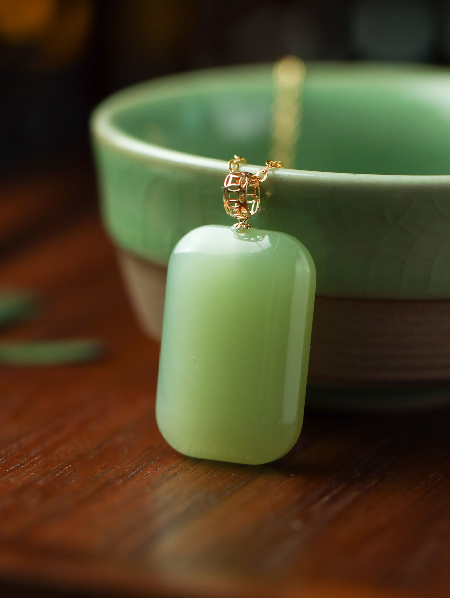 蔓时光18k金扣头镶嵌和田青玉无事牌国风简约气质男女款吊坠工厂