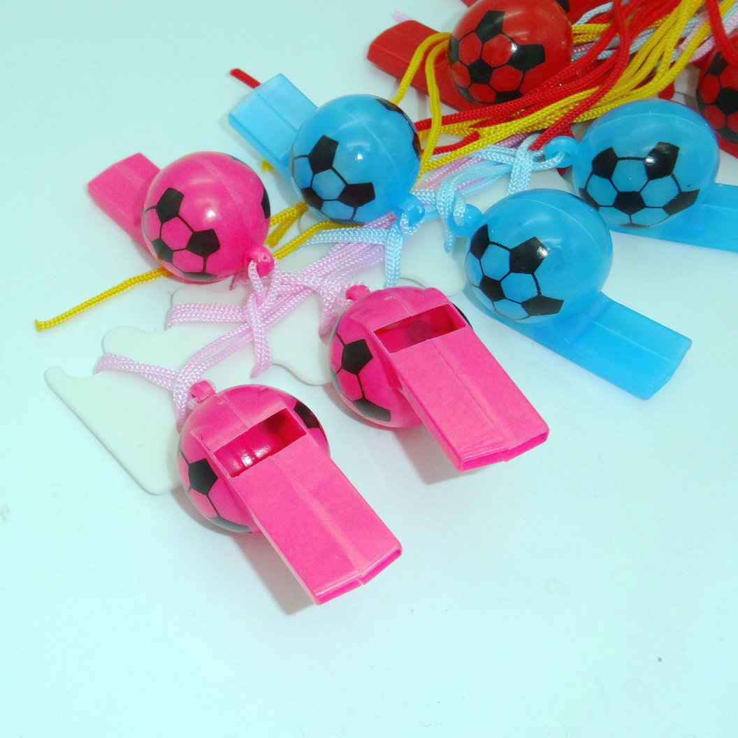 儿童卡通口哨彩色发声音玩具哨子地推礼品环保彩色塑料带绳玩具