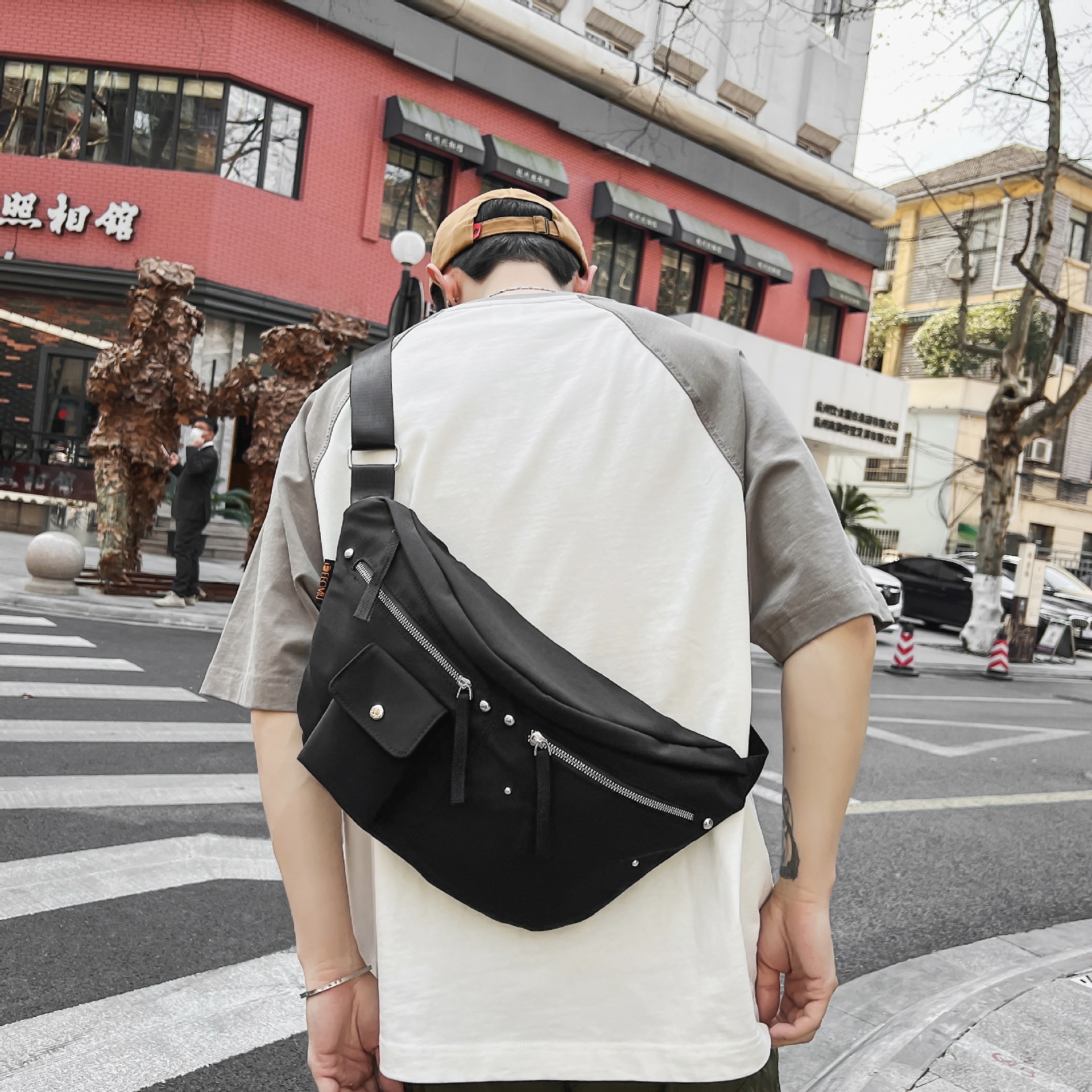 2023 New Niche Rivet Messenger Bag Student Large Capacity Shoulder Bag Casual Multi-Pocket Nylon Dumplings Chest Bag