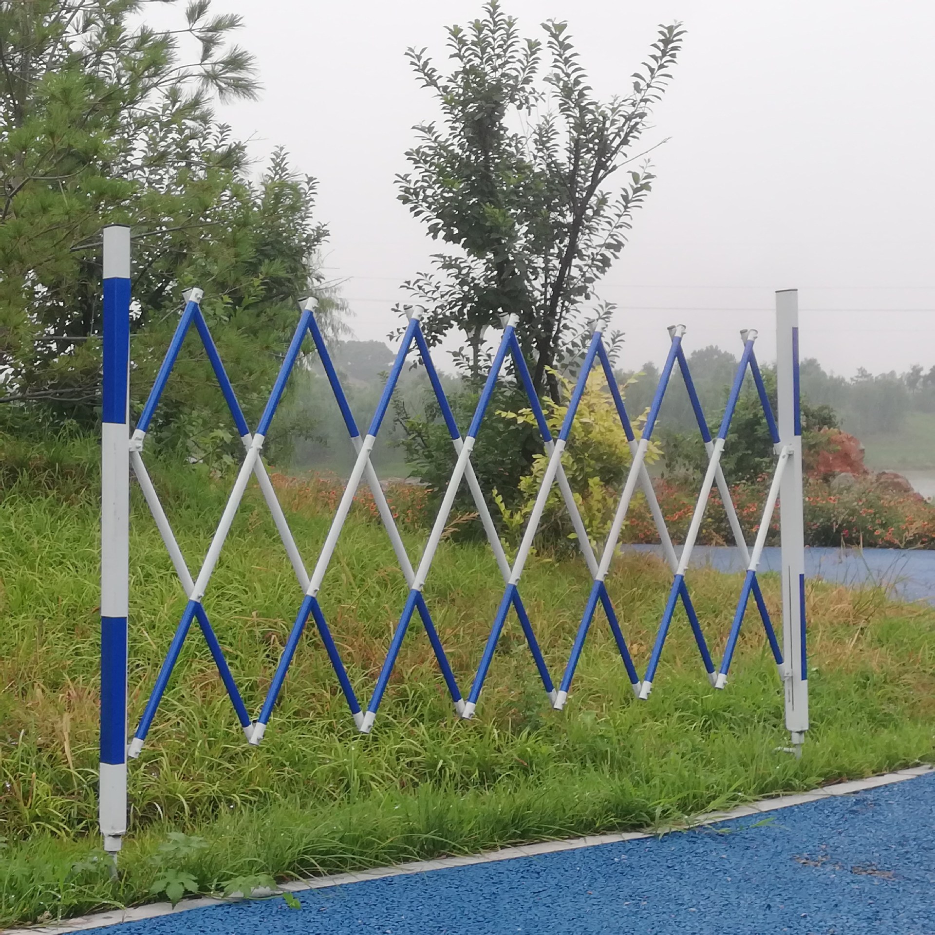 铁栅栏可转角移动大围栏车间隔离栏商超伸缩折叠门户外露营篱笆栏