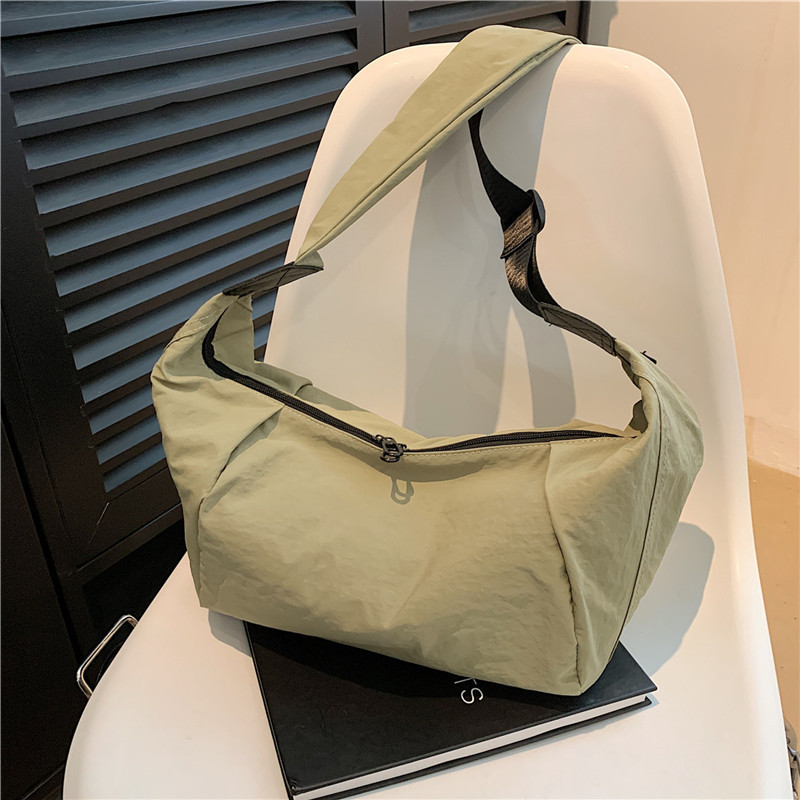 休闲尼龙饺子包大容量通勤上班斜挎包包女外出旅行单肩包时尚布袋