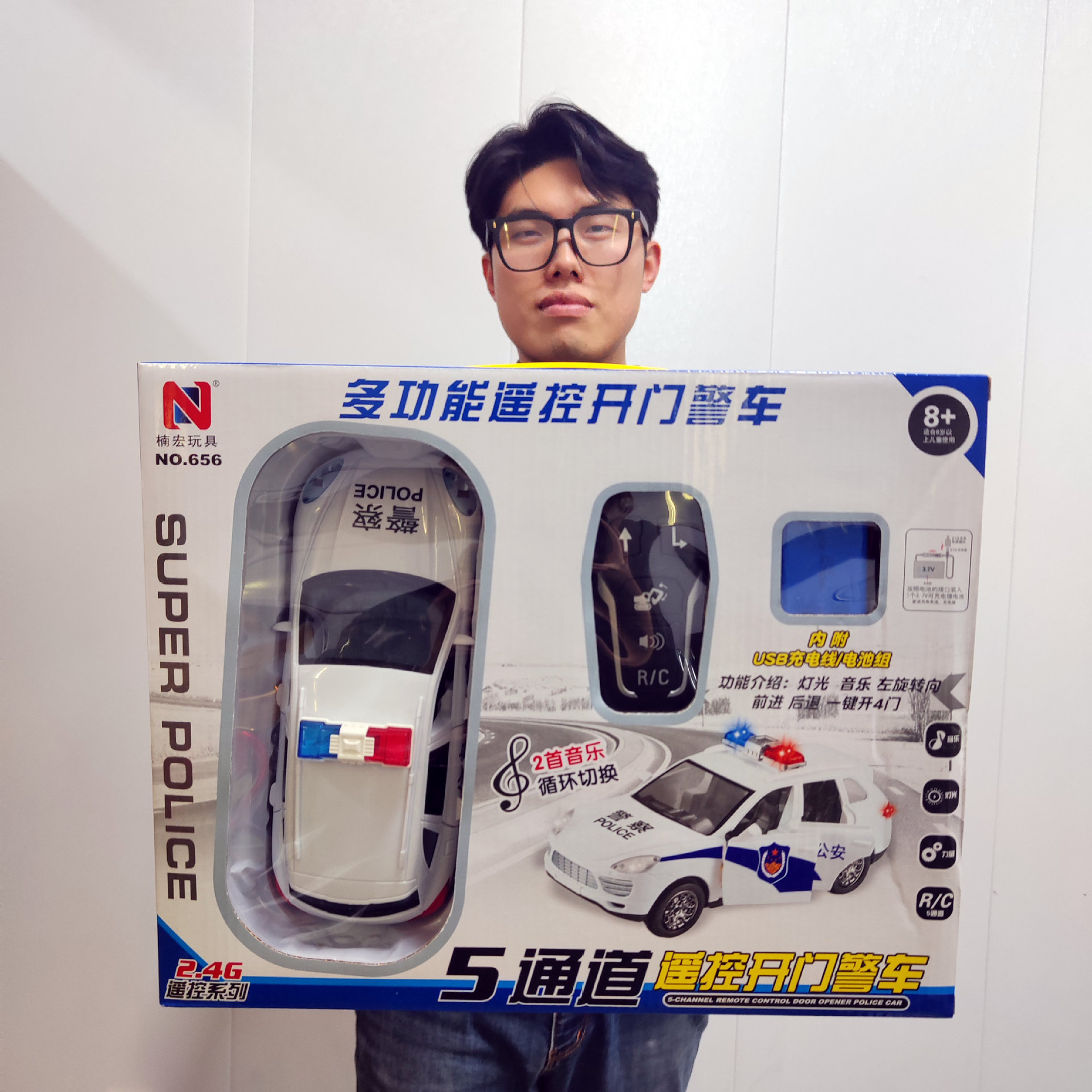 男孩灯光音乐多功能遥控开门警车儿童电动玩具车培训机构盒装玩具