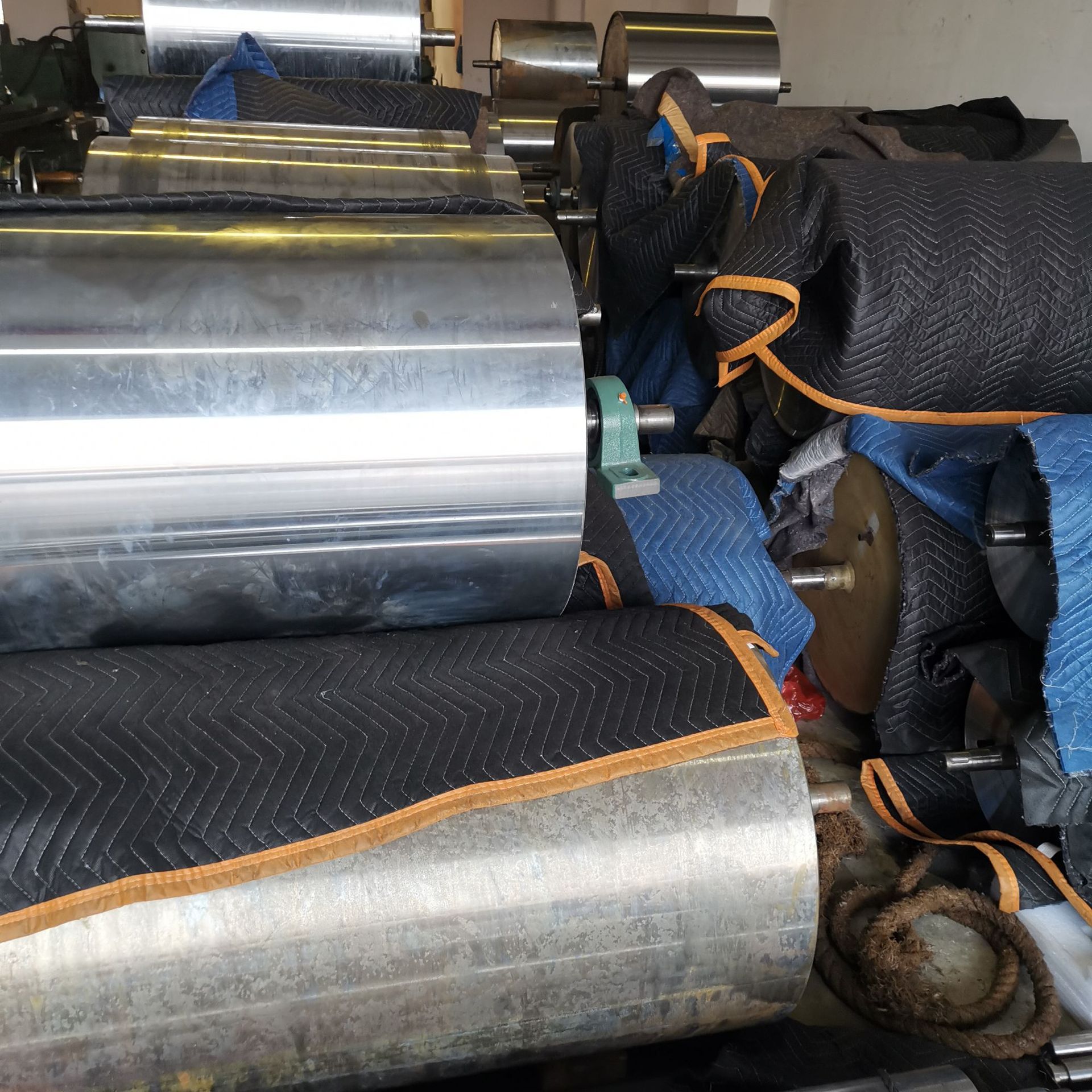 厂家生产覆膜机开槽机各类辊筒原料铁质各种硬度任意定制性能好