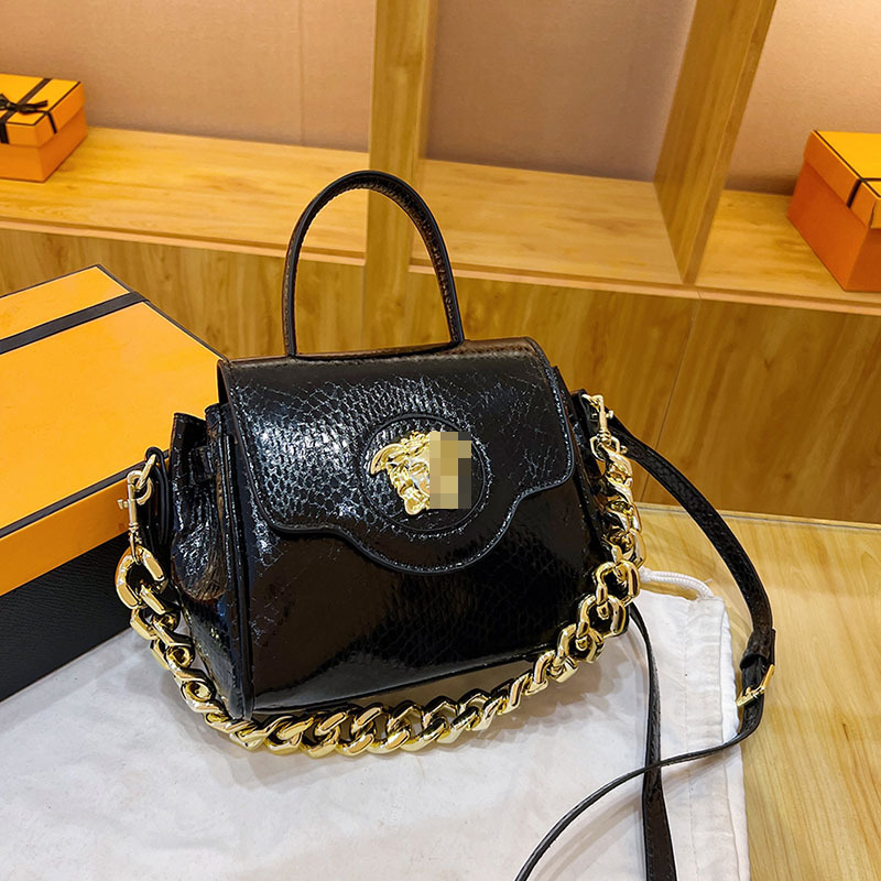 Western Style Handbag 2023 New Shoulder Bag Women's Fashion All-Match High Sense Bag Personality Solid Color Chain Messenger Bag