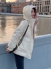 米白色短款羽绒服女2023新款韩版时尚小个子冬季免洗亮面轻薄外套