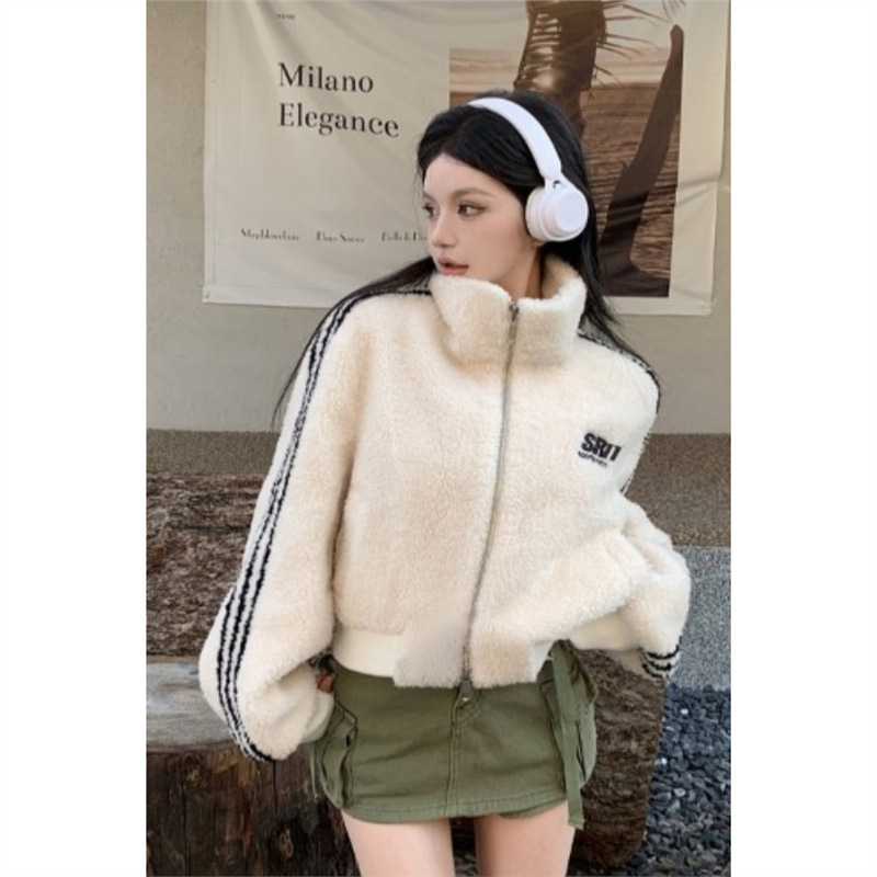 羊羔毛棒球服女秋冬季2022年新款撞色条纹立领加厚短款摇粒绒外套