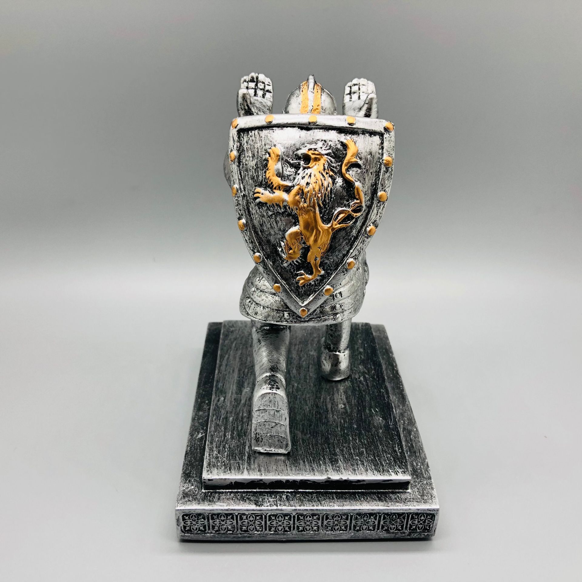 执行官士兵盾牌骑士笔座 创意手机支架笔架 骑行官创意笔托