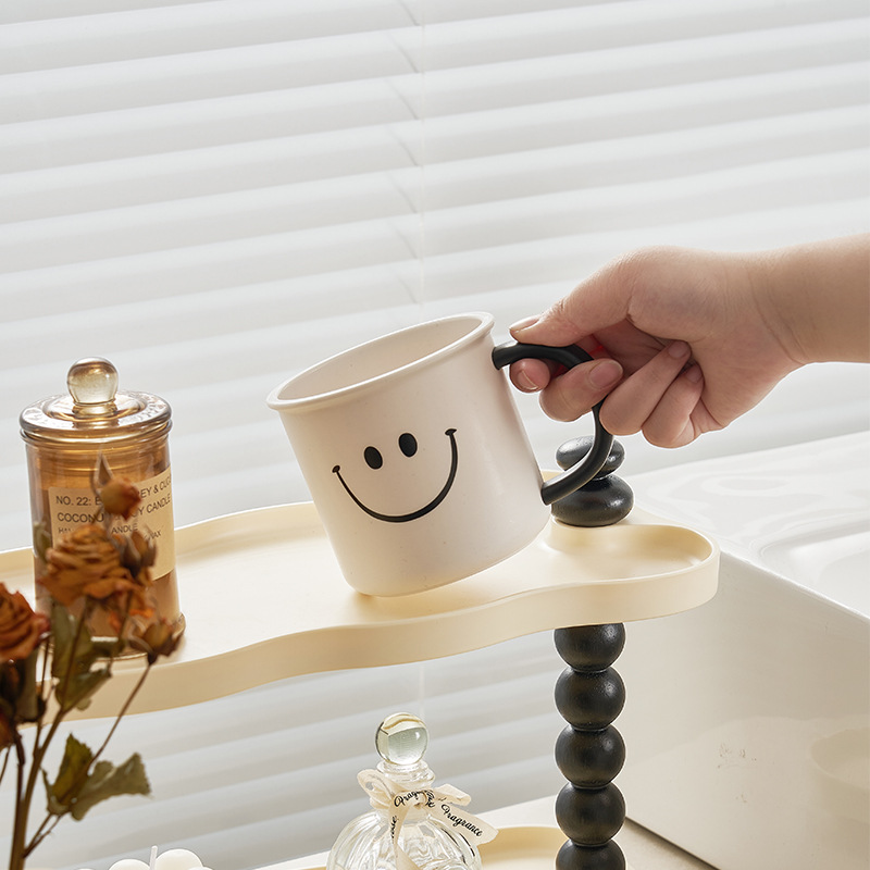 Creative Mouthwash Cup New Couple Toothbrush Cup Portable Plastic Mouthwash Cup with Handle Smiley Face Toothbrush Cup for Children