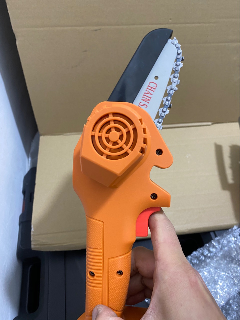 迷你4寸电链锯充电式电锯伐木砍树家用小型手持手提锂电锯电动锯