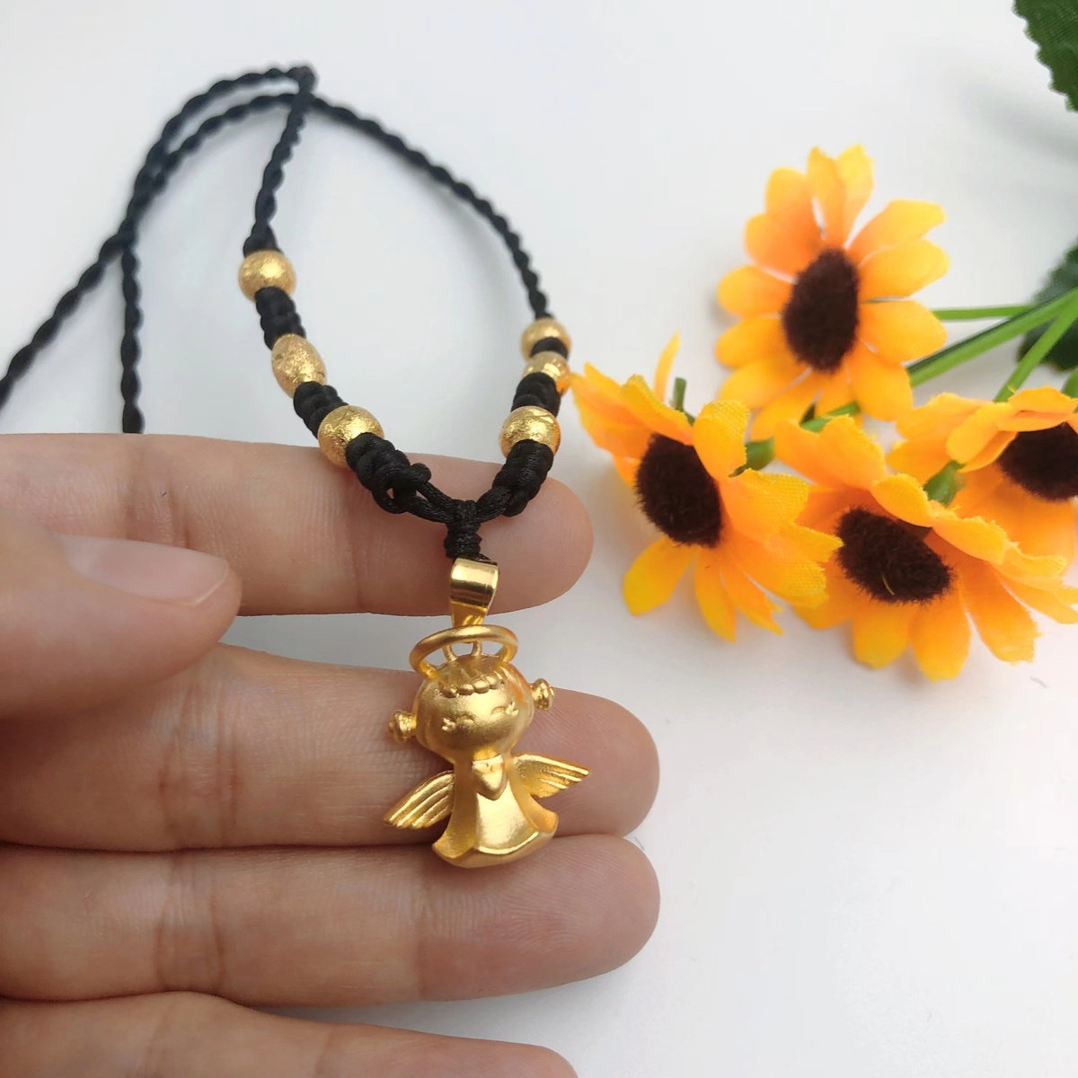 2023年新款高级小天使吊坠女生脖子编绳轻奢久不掉色天使宝宝吊坠