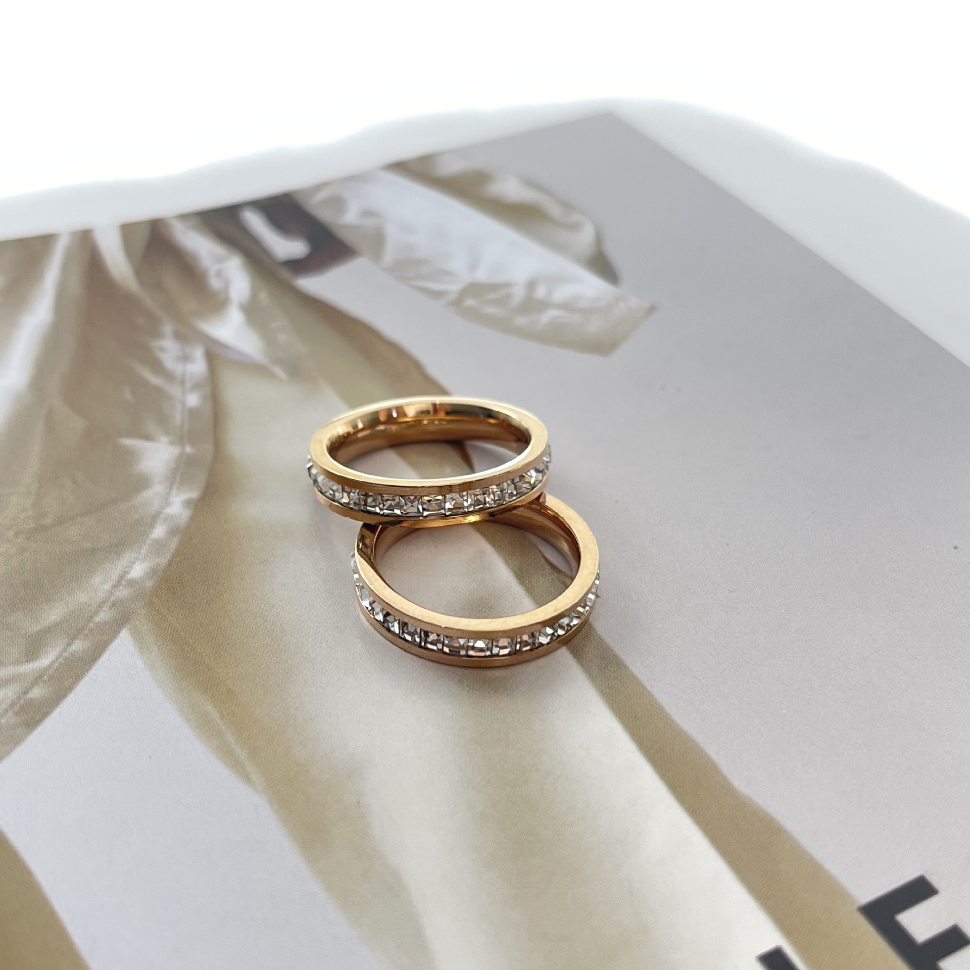 满天星戒指女小众设计情侣对戒满钻钛钢戒指女ins潮冷淡风食指环