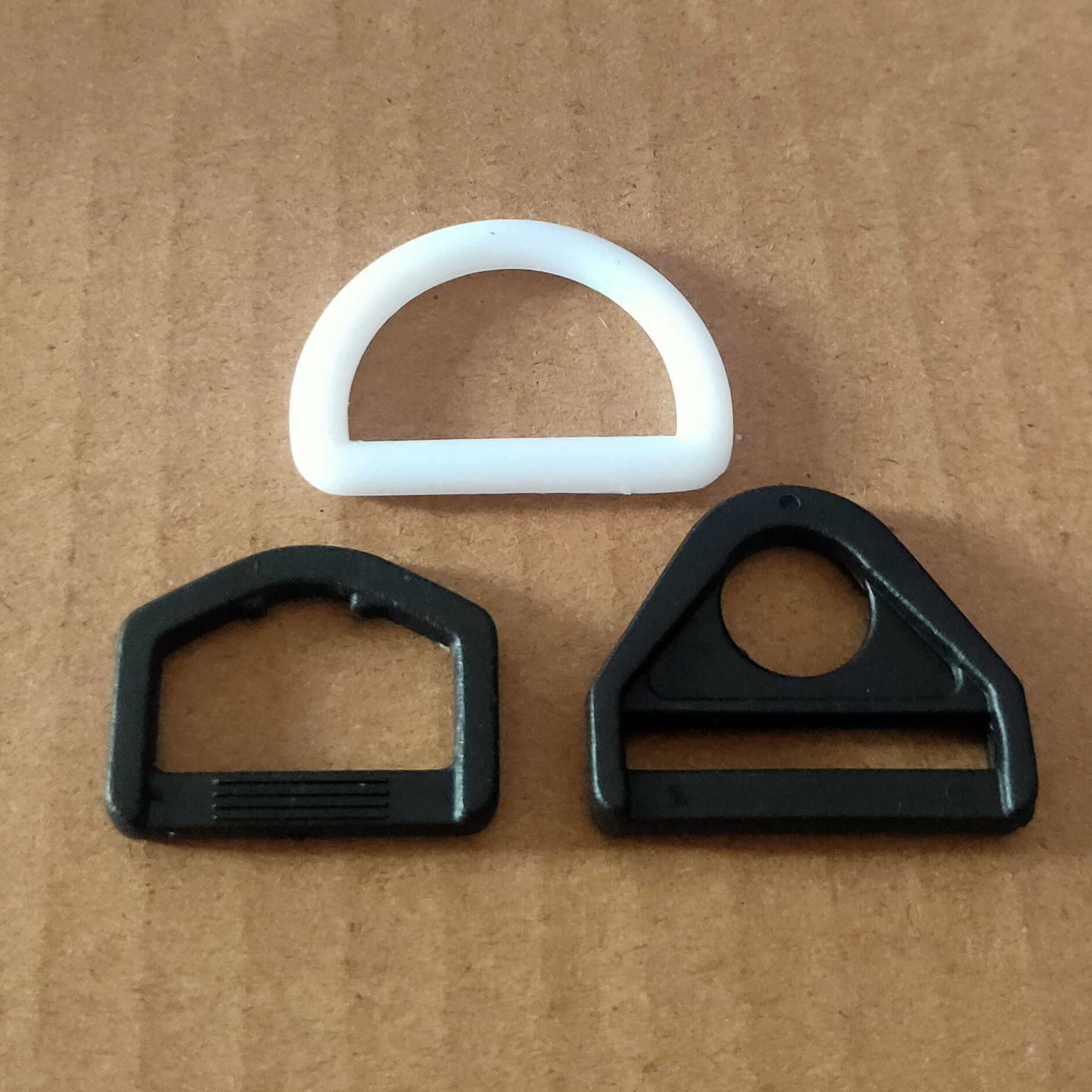 现货小批黑色漂白塑料尼龙半圆扣 箱包服饰配件口字d型扣环三角扣