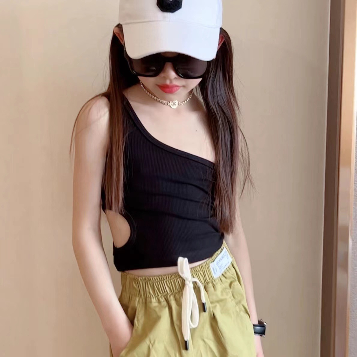 斜肩黑色吊带背心女童设计感小众夏外穿斜肩黑色吊带背心女童设计