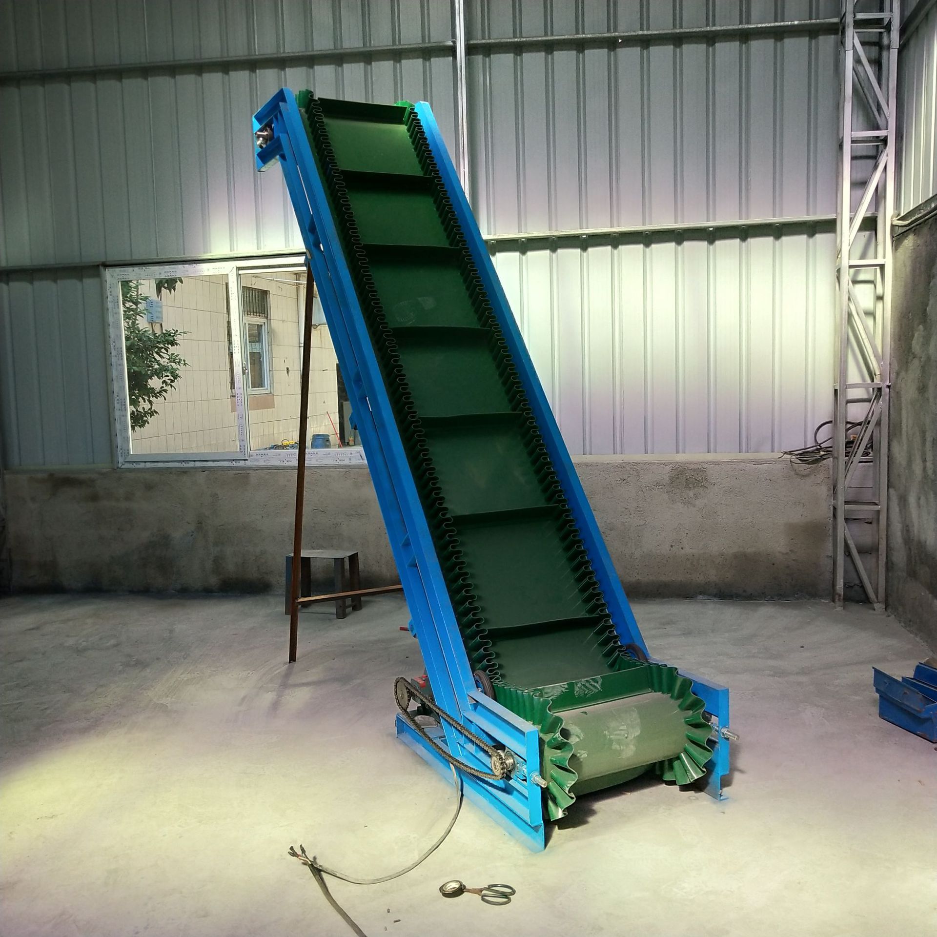 重工砂石料输送带 大型水泥搅拌站土方输送机 带式送料机