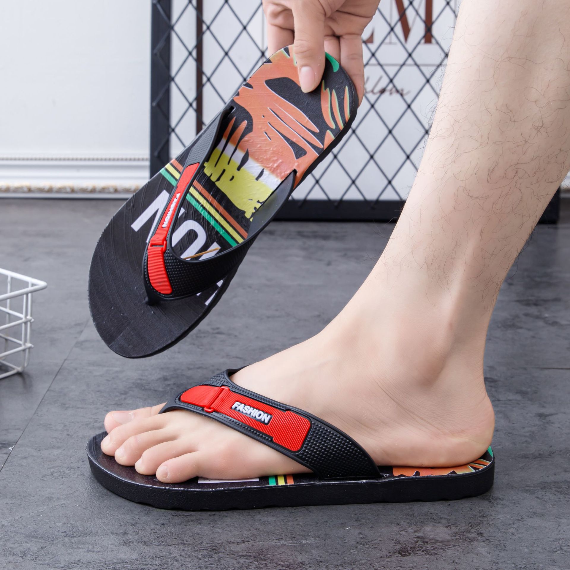 沙滩新款人字拖男士拖鞋外穿软底耐磨学生时尚潮流夹脚男拖鞋批发