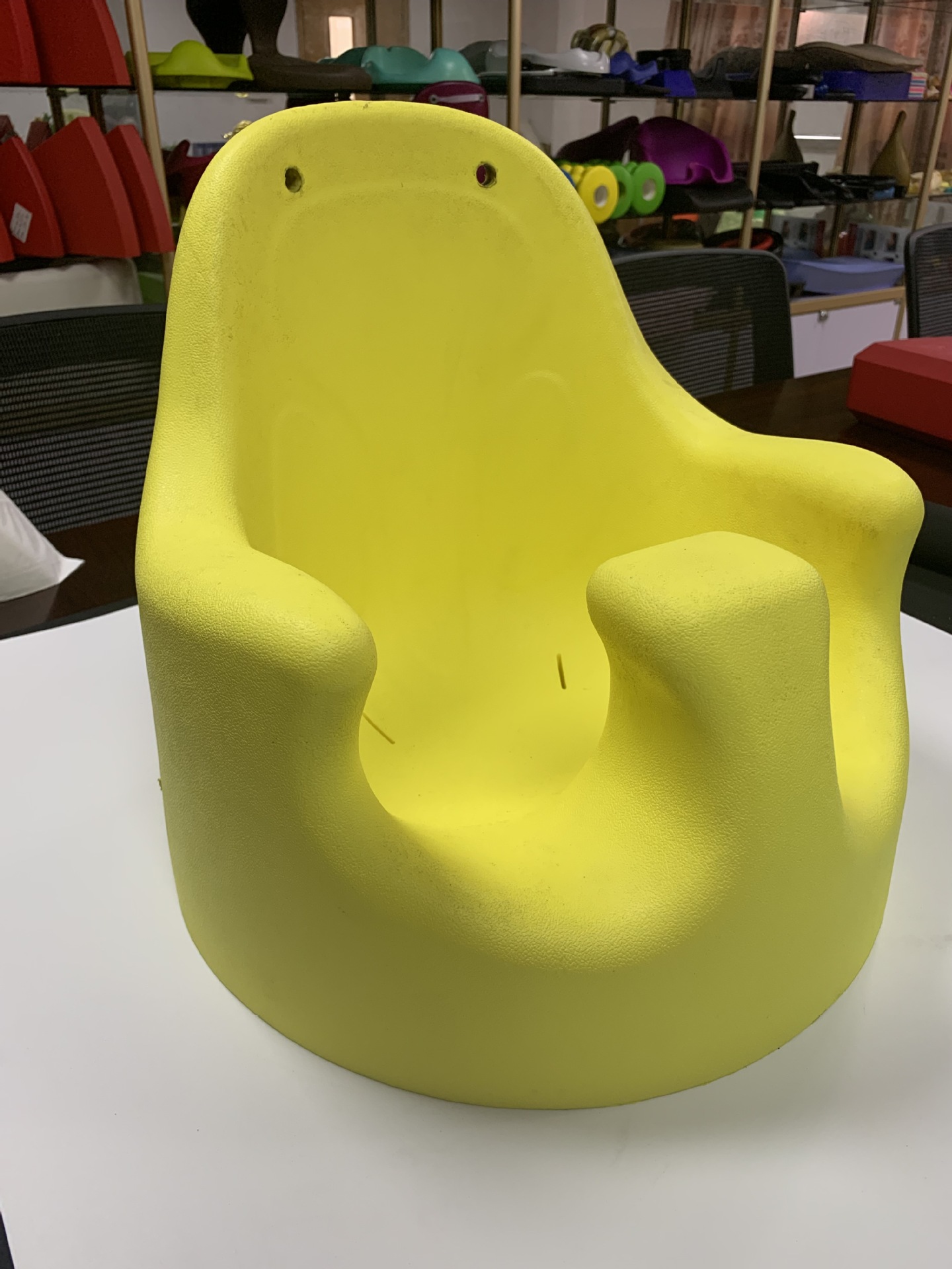 源头厂家供应高弹pu发泡自结皮儿童安全座椅pu发泡小孩座椅可定制